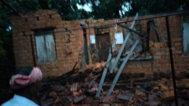 ഈസ്റ്റ് വാഴപ്പിള്ളി നിരപ്പിൽ കാരക്കടയിൽ കുഞ്ഞിൻ്റെ വീട് ഇന്ന് വൈകിട്ടുണ്ടായ കാറ്റിൽ തകർന്നു
