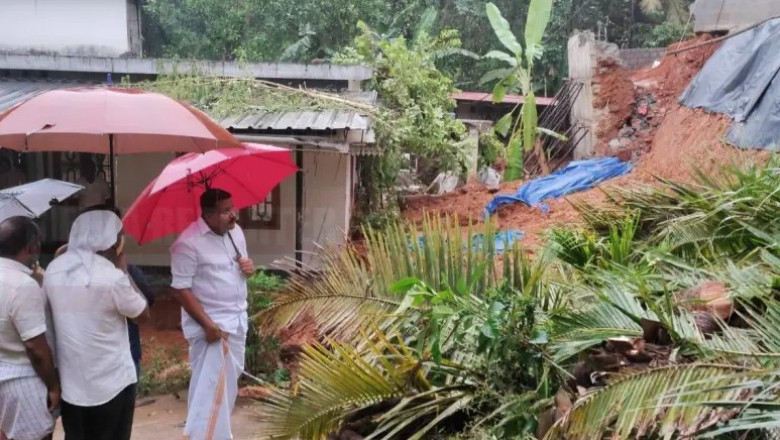 സംരക്ഷണ ഭിത്തി ഇടിഞ്ഞ പ്രദേശം ആന്റണി ജോണ് എം എല് എ സന്ദര്ശിച്ചു.