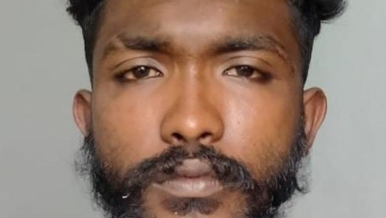 മുവാറ്റുപുഴ കീച്ചേരിപടി ഭാഗത്ത് മൊബൈൽ ഷോപ്പിൽ നിന്ന് മൊബൈൽ ഫോൺ മോഷ്ടിച്ചയാൾ പിടിയിൽ