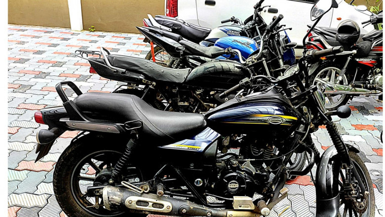 ബൈക്ക് മോഷണ കേസിൽ പ്രായപൂർത്തിയാകാത്ത വിദ്യാർഥികൾ പോലീസിന്റെ പിടിയിൽ.