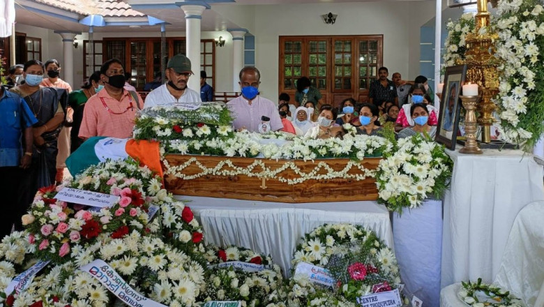മീഡിയ ക്ലബ്ബ് റീത്ത് സമർപ്പിച്ചു