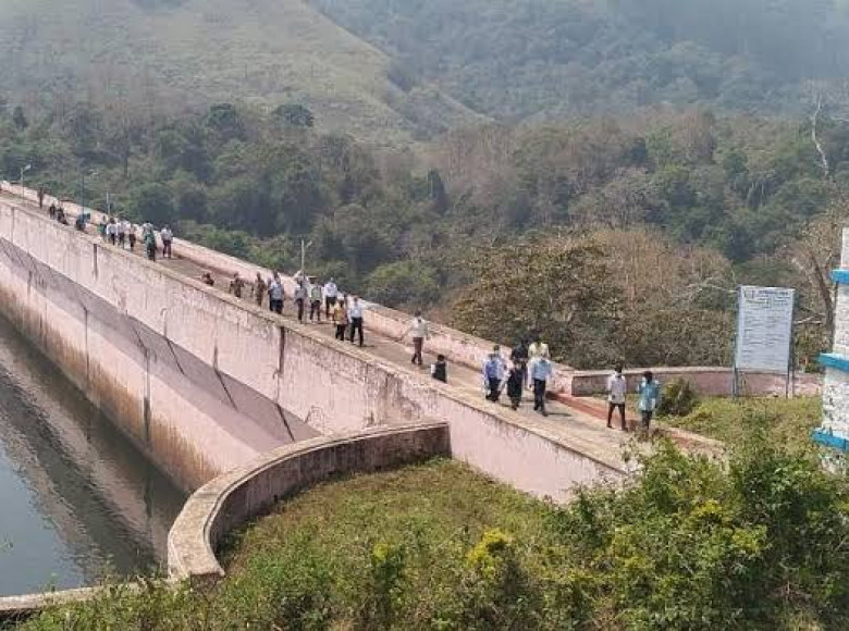 മുല്ലപ്പെരിയാർ അണക്കെട്ട് തുറന്നു; മൂന്ന് ഷട്ടറുകൾ