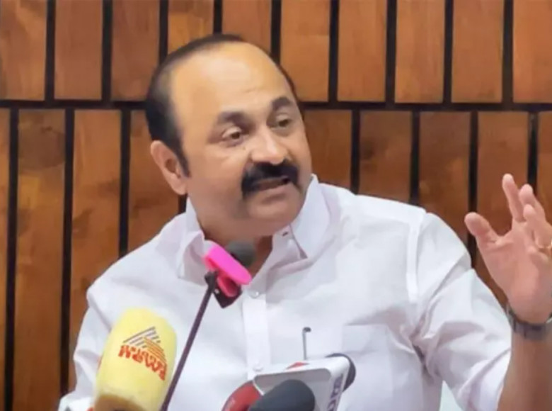 റോഡിലെ മരണ കുഴികൾ കാണാത്തത് മന്ത്രി മാത്രമാണ്: പ്രതിപക്ഷ നേതാവ് വി ഡി സതീശൻ