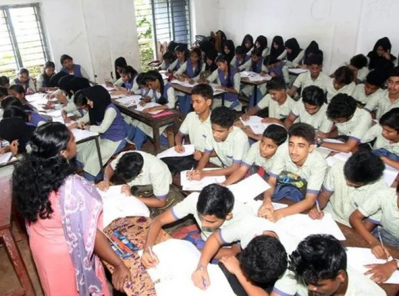 ‘ലിംഗ വ്യത്യാസമില്ലാത്ത ഇരിപ്പിടം’ ഒഴിവാക്കി; പാഠ്യപദ്ധതി പരിഷ്കരണ രേഖയിലെ ചോദ്യത്തില് തിരുത്ത്