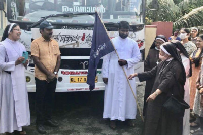 വൃദ്ധ സദനത്തിലെ അന്തേവാസികൾക്ക് മെട്രോ യാത്രയുമായി പുതുപ്പാടി NSS