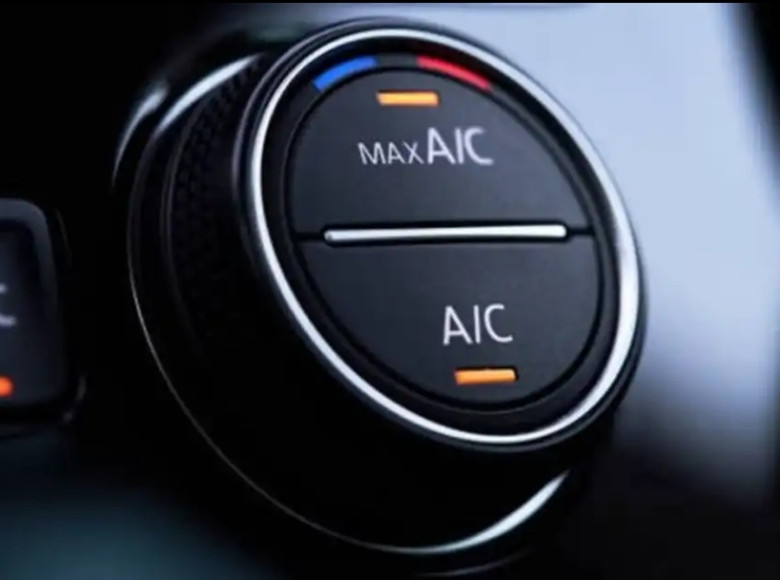 ഒരു കാര്‍ എസി ഒരു മണിക്കൂറില്‍ എത്ര എണ്ണ ഉപയോഗിക്കുന്നു , അത് വീട്ടിലെ എസിയേക്കാള്‍ ചെലവേറിയതോ അതോ കുറഞ്ഞതോ ?