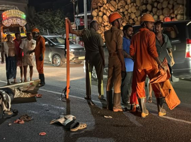 മൂവാറ്റുപുഴയിലെ തൃക്കളത്തൂർ പള്ളിത്താഴത്ത് സ്കൂട്ടർ അപകടത്തിൽ രണ്ട് പേർ മരിച്ചു.