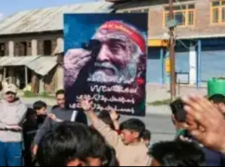 ഖമനേയിയുടെ മരണം : കശ്മീരില്‍ വൻ പ്രതിഷേധം ; ഇസ്രായേല്‍ - യുഎസ് വിരുദ്ധ മുദ്രാവാക്യങ്ങളുമായി ഷിയാ വിഭാഗം | Kashmir Shia Protest Khamenei