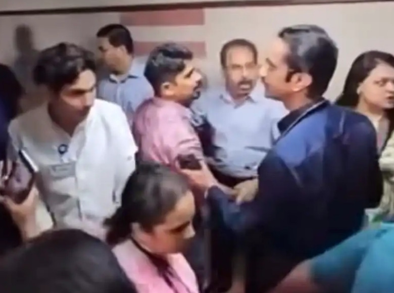 സമരം ചെയ്ത നഴ്‌സുമാരെ പിരിച്ചുവിട്ട് ബേബി മെമ്മോറിയല്‍ ഹോസ്പിറ്റല്‍ ; ഹോസ്റ്റലില്‍ നിന്ന് ഇറങ്ങാൻ നിര്‍ദേശം, അധികൃതരും നഴ്‌സുമാരും തമ്മില്‍ ഉന്തുംതള്ളും