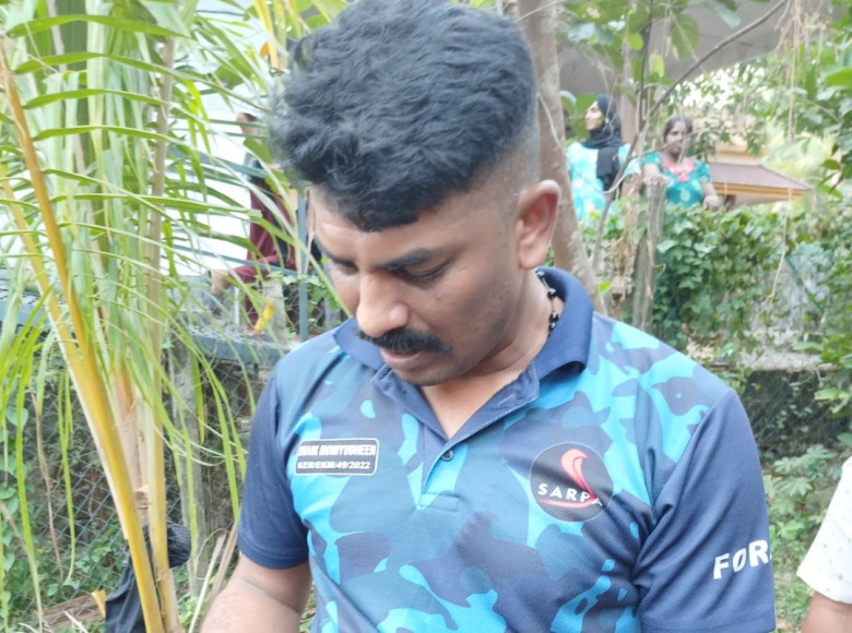 പള്ളിക്കരയിൽ 11 അടി നീളമുള്ള പെരുംപാമ്പിനെ സർപ്പ ടീം റെസ്ക്യൂ ചെയ്തു.