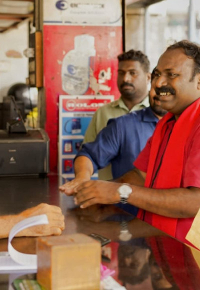 മൂവാറ്റുപുഴയിൽ എൽഡിഎഫ് സ്ഥാനാർഥി അരുണിന് ഉജ്ജ്വല സ്വീകരണം