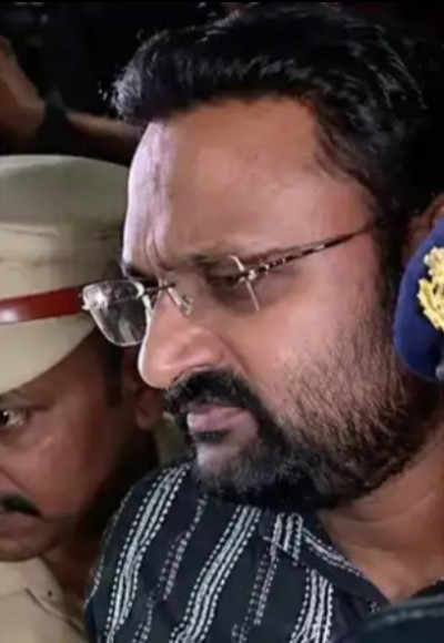 വീട്ടില്‍ നിന്ന് അനധികൃത മദ്യശേഖരം പിടികൂടിയ കേസ് : ആന്റോ അഗസ്റ്റിന് ജാമ്യമില്ല